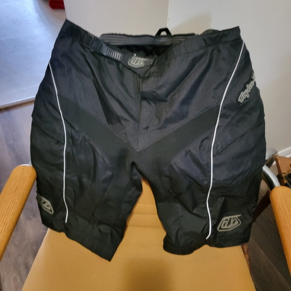 Montain bike shorts - Picture 1 of 4